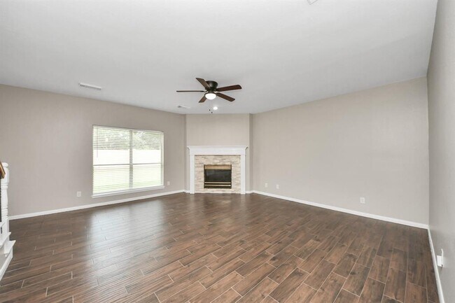 Building Photo - 1302 Raintree Cir