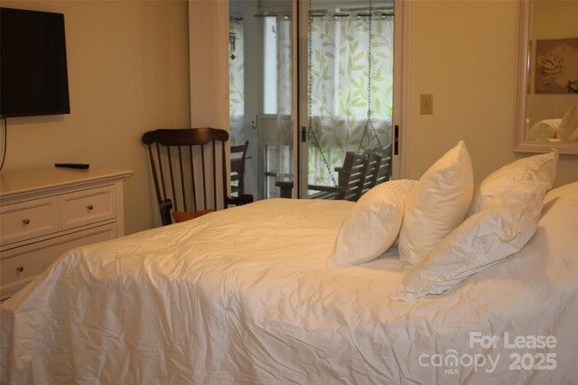 Building Photo - 763 Southwest Dr