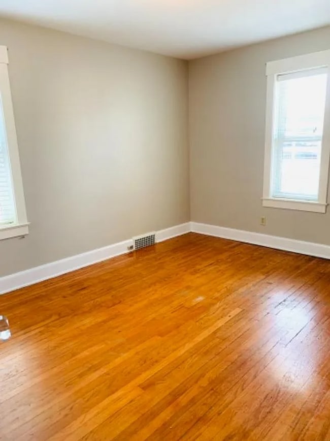 Building Photo - 410 S 40th St