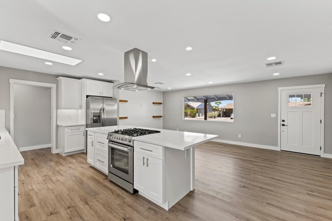 Building Photo - 10423 W Monterosa Dr