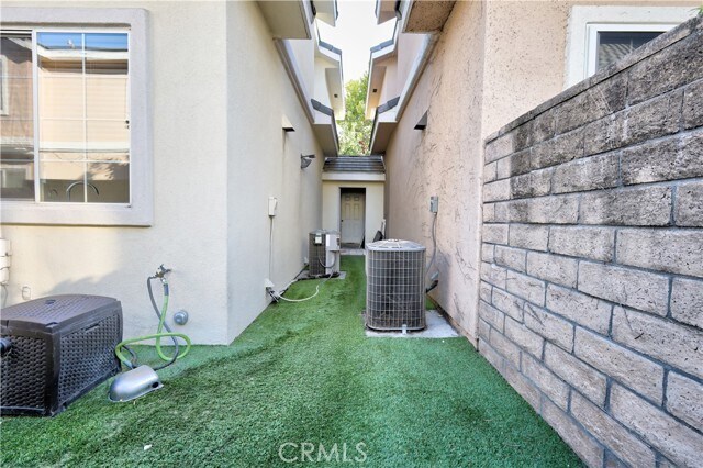 Building Photo - 529 S 5th Ave