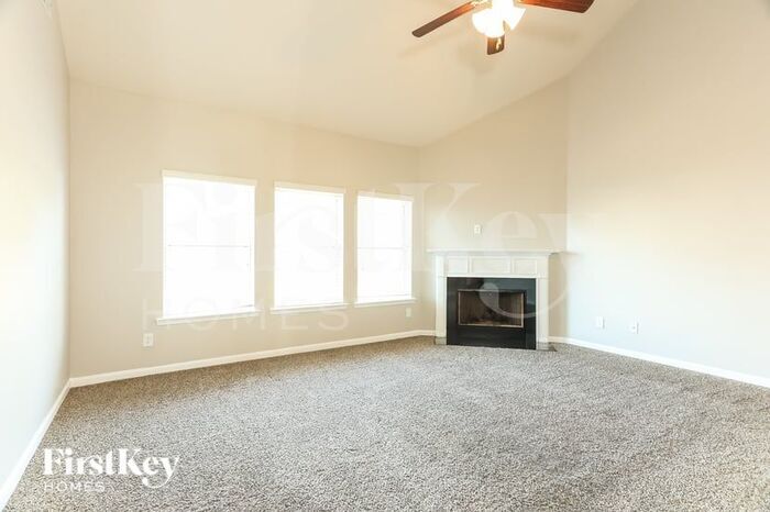 Building Photo - 1005 Bethpage Ln