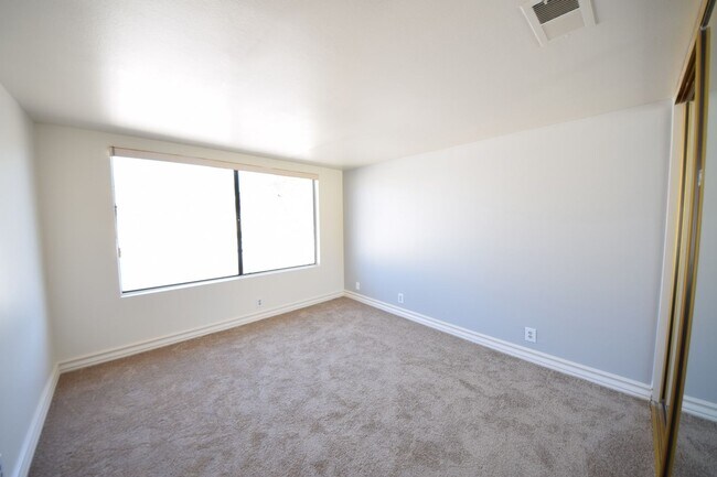 Building Photo - ***Amazing 2 Bed 2.5 Bath Westwood Condo U...