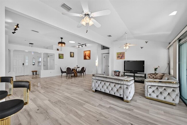 Building Photo - 411 Del Mar Dr