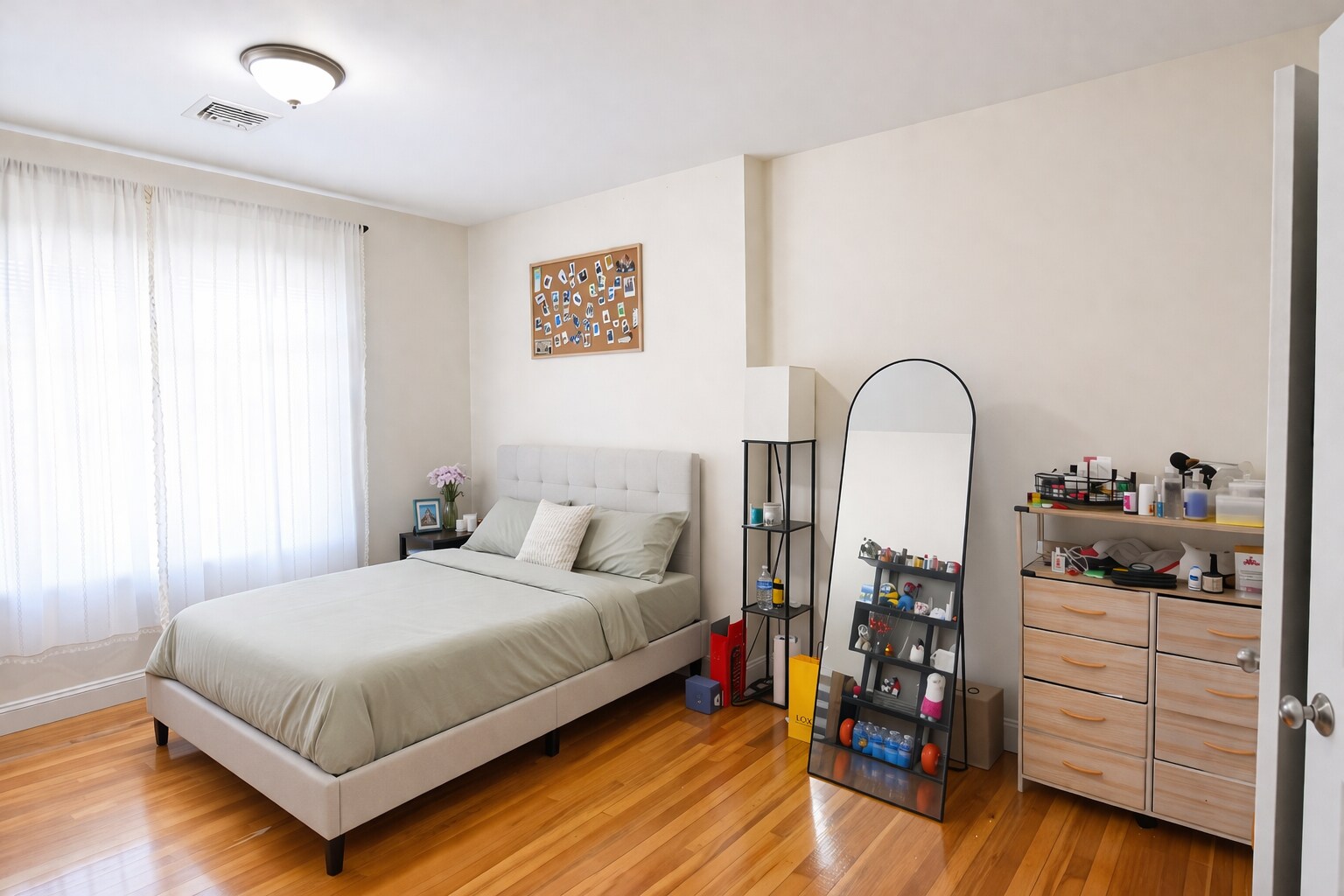 Building Photo - 84 Litchfield St