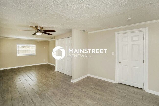 Building Photo - 3 Bedroom Pet-Friendly Home in TAMPA, FL with Main Street Renewal