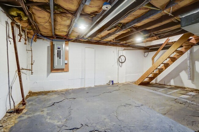 Building Photo - 2 Bedroom, 1 Bath