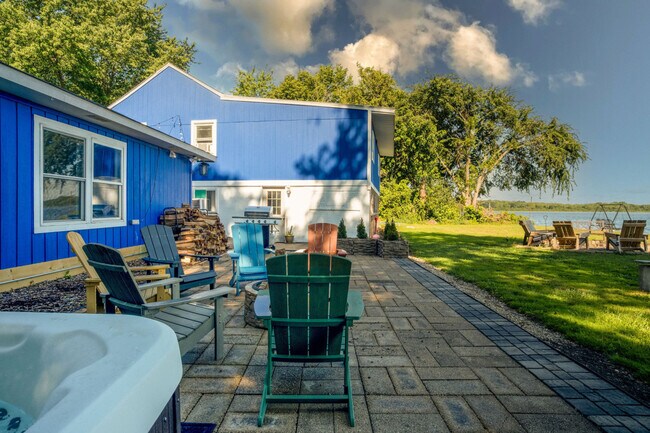 Building Photo - 39259 N Jackson Dr