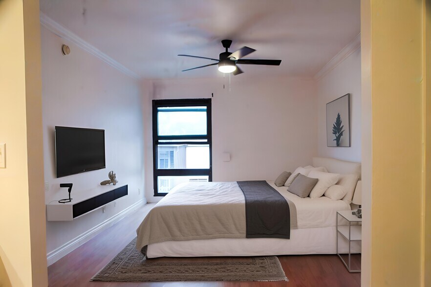 Virtually Staged Master BR - 7777 W 91st St