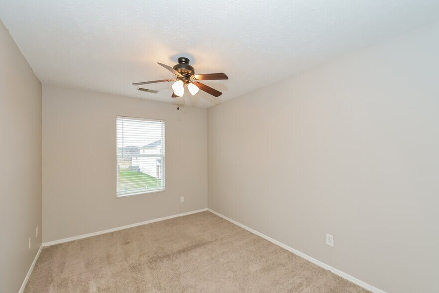 Building Photo - 2653 Sutherland Dr
