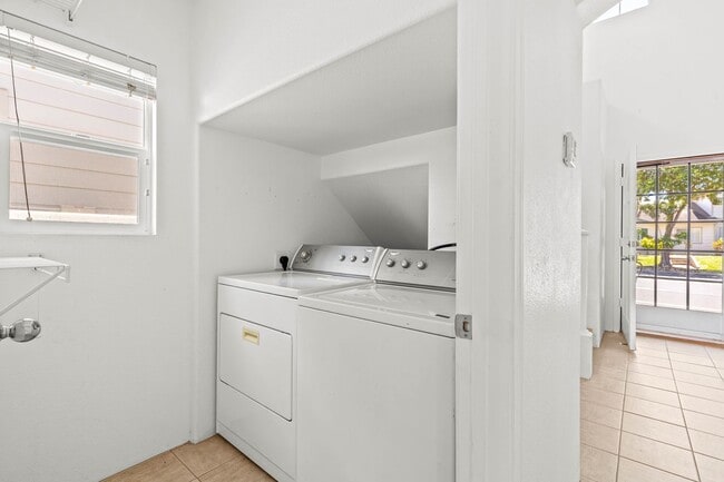 Building Photo - Highly Desired 3 Bedroom, 2.5 Bath Home in Ocean Point!