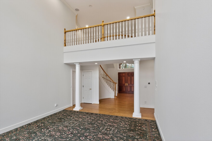 Building Photo - 1645 SE Oak Shore Ln