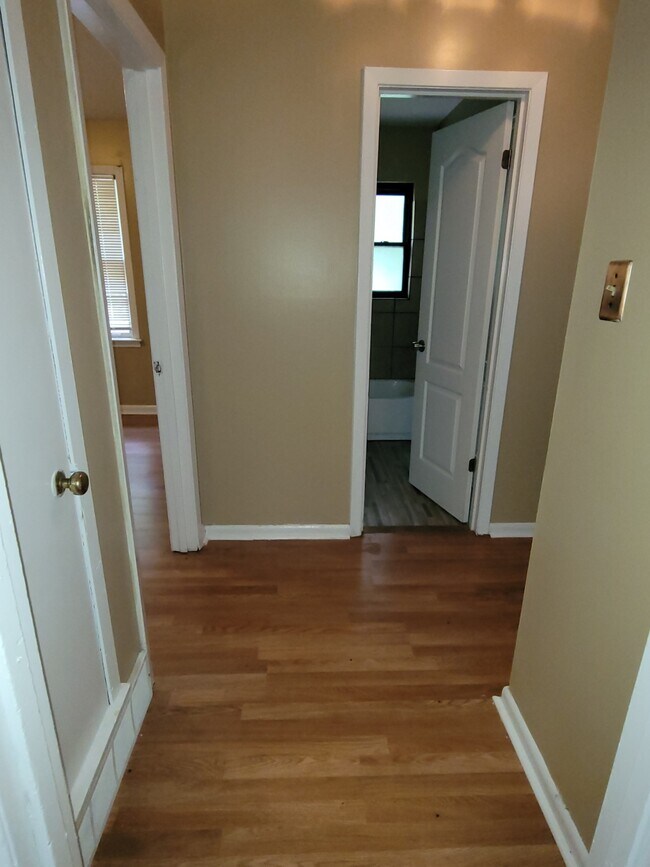 Building Photo - 1733 Carlyle Ave