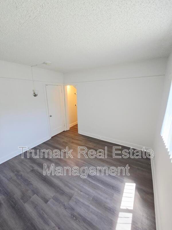 Building Photo - 1457 E Wilson Ave