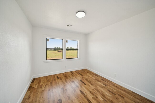 Building Photo - REIMAGINED/LIKE NEW...