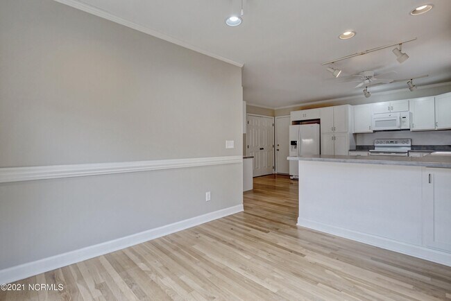 Building Photo - 8333 Bald Eagle Ln