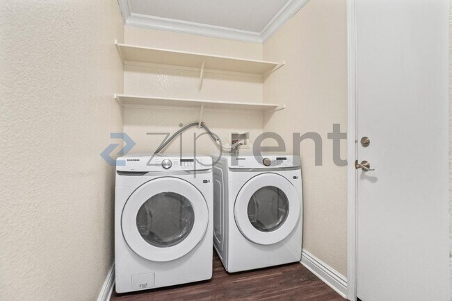 Building Photo - 1366 Jayhawk Ln