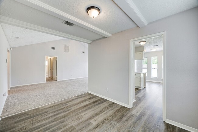 Building Photo - 10102 Crescent Moon Dr