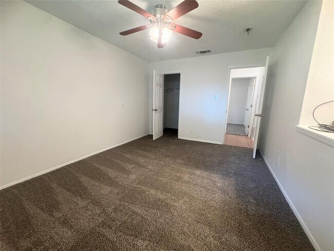 Building Photo - 9602 Chukar Cir