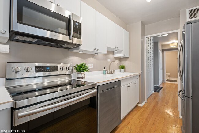 Building Photo - 4250 N Marine Dr