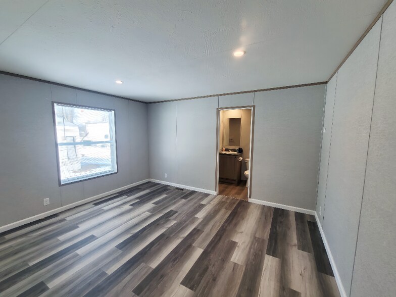 Building Photo - 2 2nd St