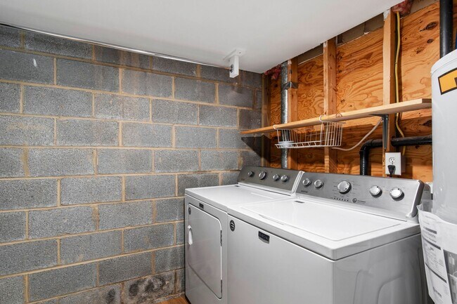Building Photo - Rare Find: Updated and Modern End-Unit Tow...