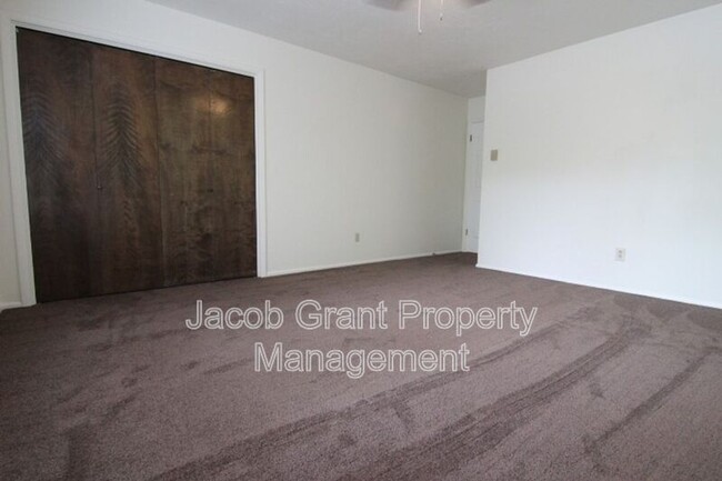 Building Photo - 776 Whittier St