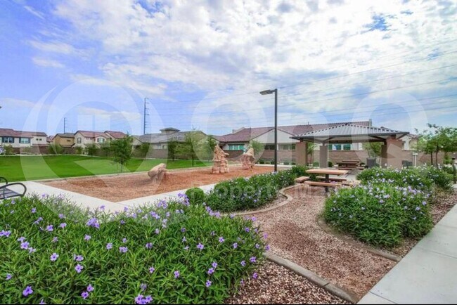 Building Photo - 1255 N Arizona Ave