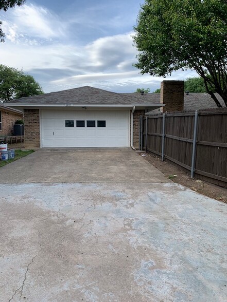 Garage in the rear - 8257 Bobwhite Dr