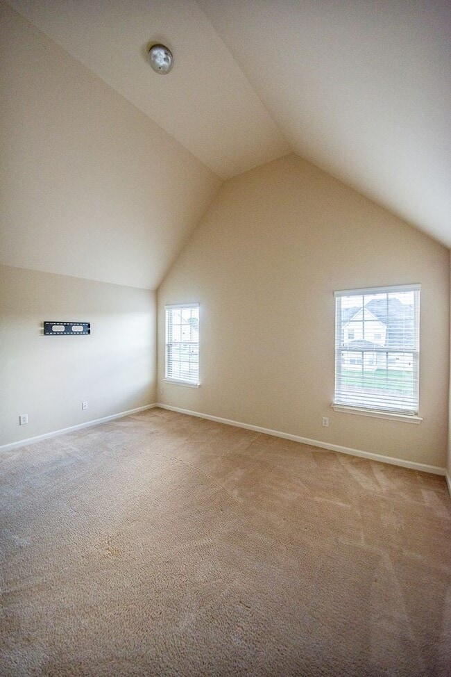 Building Photo - Beautiful home available today!