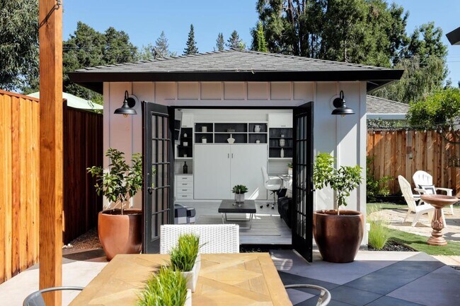 Building Photo - 381 McKendry Dr