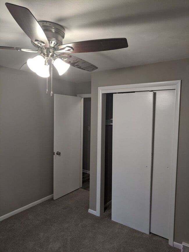 Building Photo - *****Huge 4 bedroom, 3 full bath home FOR ...