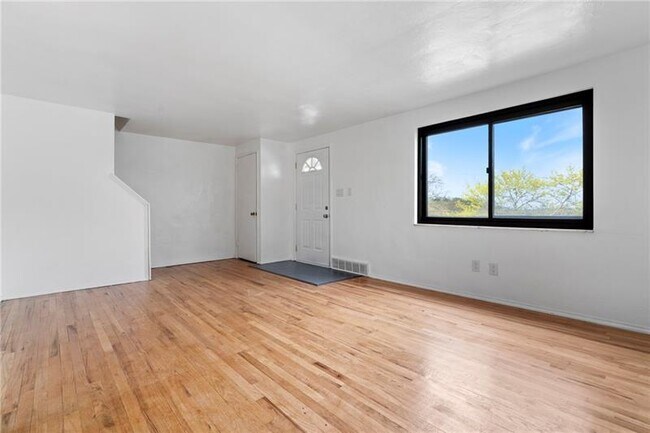 Building Photo - 5408 Verona Rd