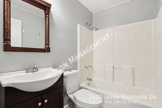 Building Photo - 2420 Upper Riverview Dr
