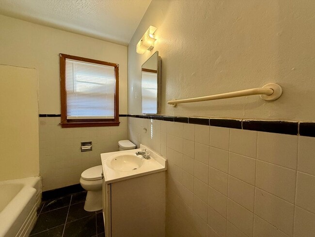 Building Photo - 2263 S Glendale St