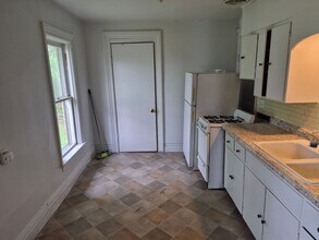 Building Photo - 227 Douglas Ave