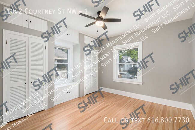 Building Photo - 1042 Courtney St NW