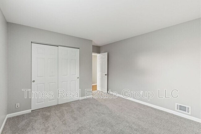 Building Photo - 136 Brookfield Ct