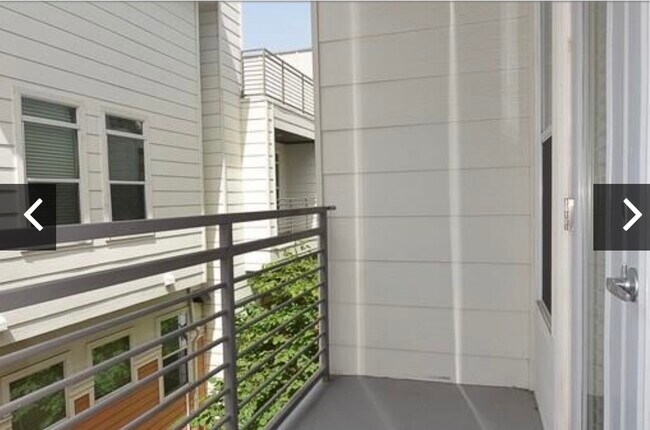 Bedroom Balcony - 2606 Wilson St