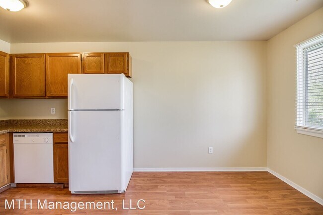 Building Photo - 2 br, 1 bath Apartment - 425 Meadowview St