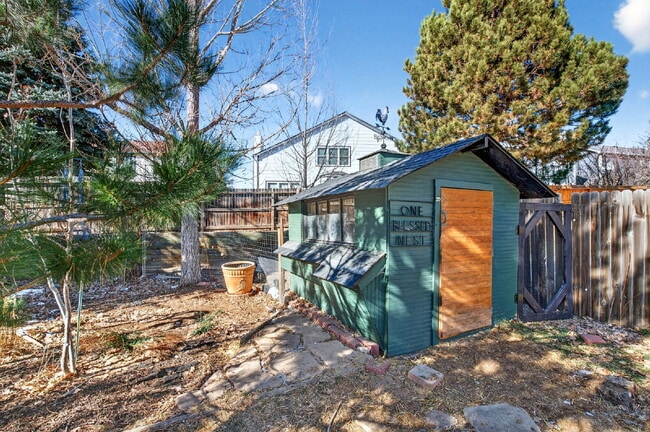 Building Photo - Available Immediately! Beautiful home in the Fairfax and Briargate neighborhood!