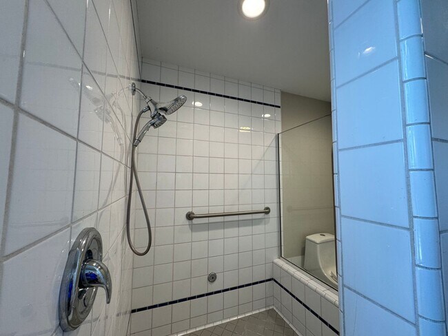 Building Photo - Breathtaking views of Chuckanut Bay!!