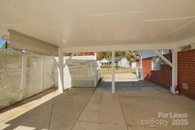 Building Photo - 1632 Kimberly Dr