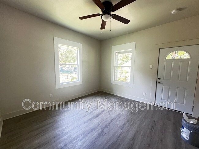 Building Photo - 627 Iberville St