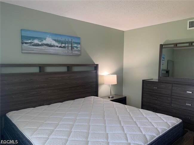 Building Photo - 1724 Pine Valley Dr