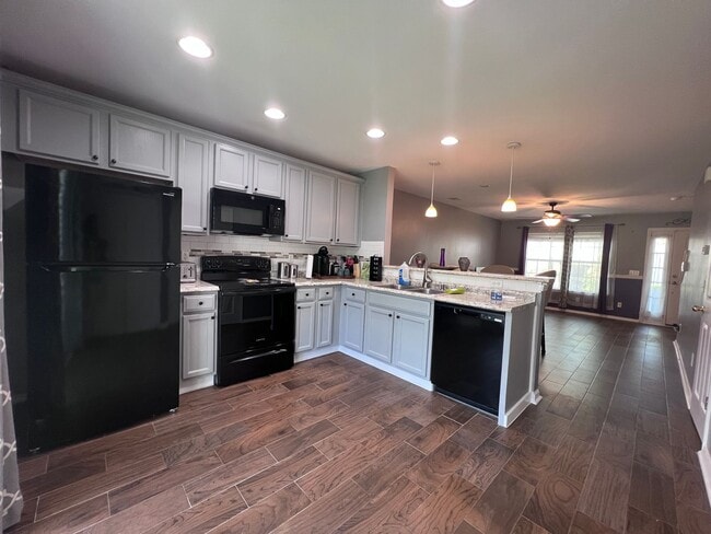 Building Photo - 2 bedroom 2.5 bath Townhome in Godley Park