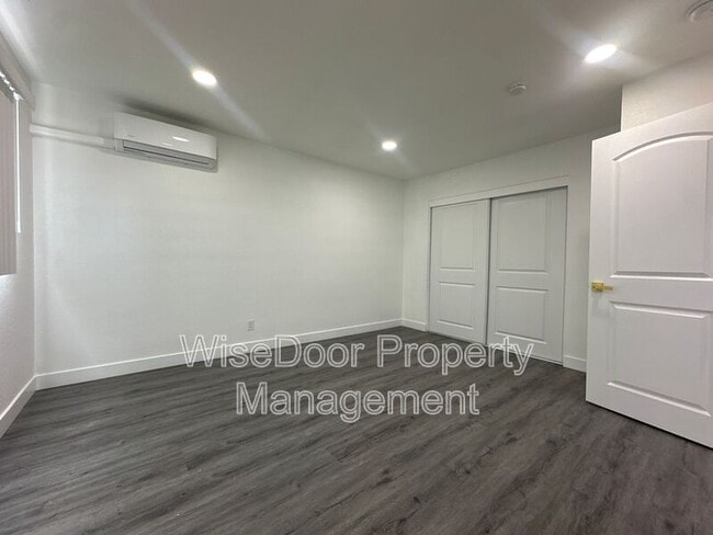 Building Photo - 1812 E Adams Ave