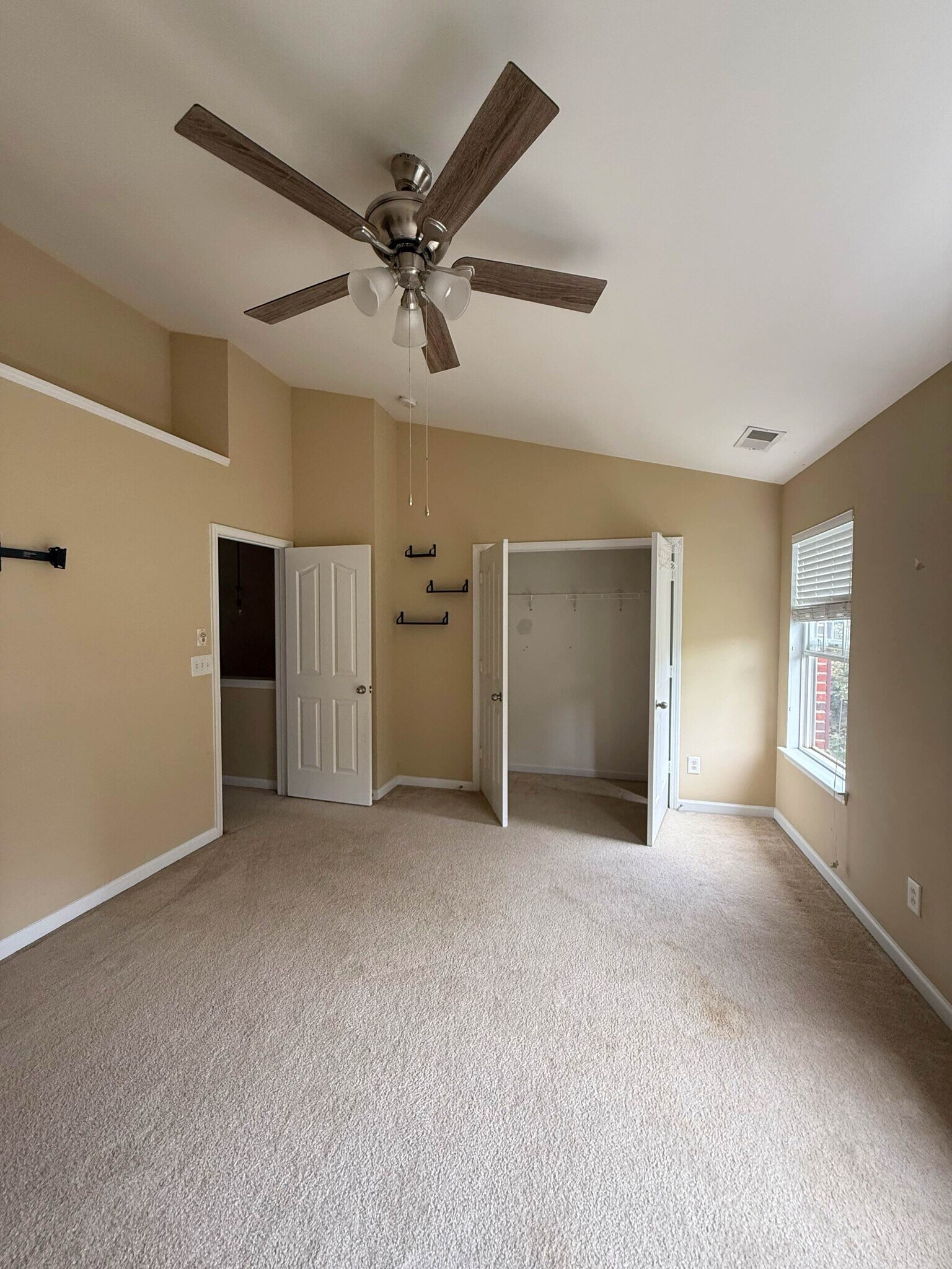 Building Photo - 9548 Inglenook Ln