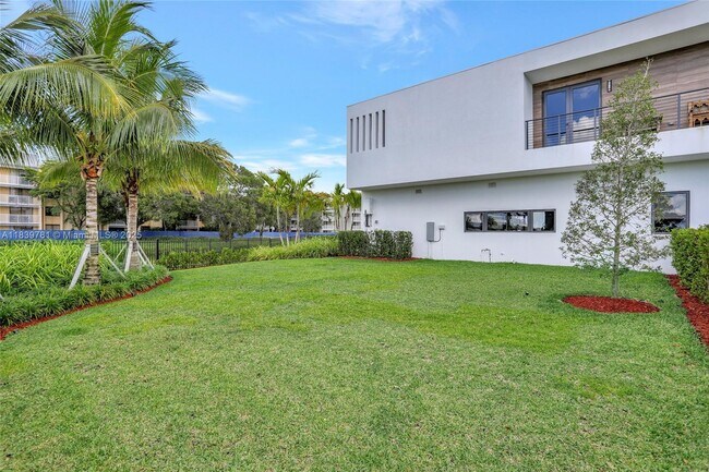 Building Photo - 16709 Botaniko Dr N