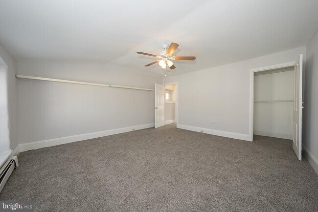 Building Photo - 217 Dupont St